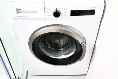 a white washing machine with its door open at Red Kruz in Vračar (historical)