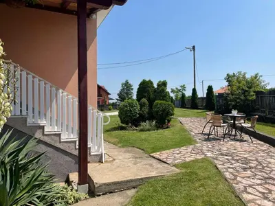 a patio with a white railing and a table and chairs at Starčević apartmani Orašac Aranđelovac OBAVEŠTENJE Proveriti raspoloživost putem poruke zbog učestalih lažnih rezervacija in Orašac