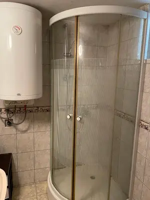 a shower with a glass door in a bathroom at Starčević apartmani Orašac Aranđelovac OBAVEŠTENJE Proveriti raspoloživost putem poruke zbog učestalih lažnih rezervacija in Orašac