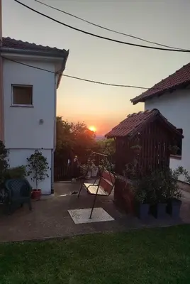 a view of a sunset from a house at Starčević apartmani Orašac Aranđelovac OBAVEŠTENJE Proveriti raspoloživost putem poruke zbog učestalih lažnih rezervacija in Orašac