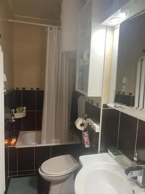 a bathroom with a toilet and a sink and a tub at Apartman Vuković in Novi Beograd