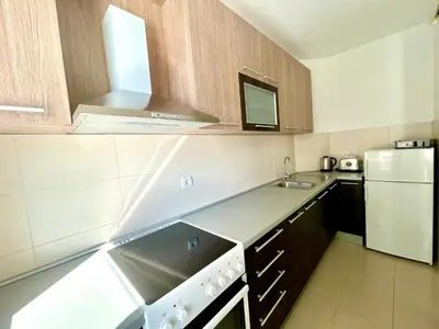 a kitchen with a sink and a stove and a refrigerator at Modesti - stan na dan Novi Beograd sa parkingom 5 evra po danu in Belgrade