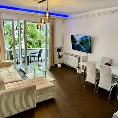 Lux Flat Center