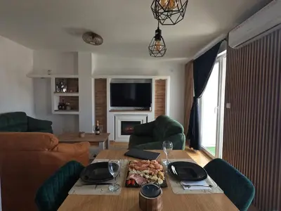 a living room with a table and a couch at Bella Lux Centar in Mladenovac