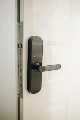 a door with a handle on a white door at Apartman Premijer 1 in Čukarica