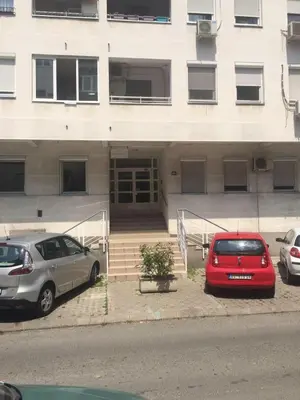 two cars parked in front of a building at BeoCity 011 in Novi Beograd