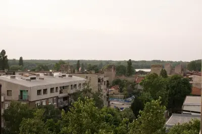 a view of a city with buildings and trees at Meli apartman in Smederevo