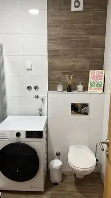 a small bathroom with a toilet and a microwave at Apartman Aurora in Arandjelovac