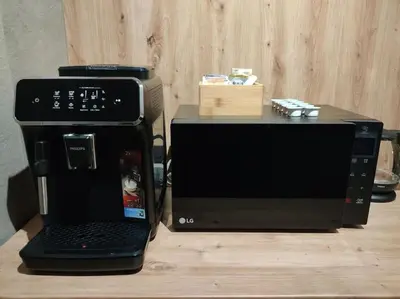 a microwave and a toaster oven and a coffee maker at Aria in Belgrade