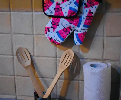two wooden spoons and a roll of toilet paper at Apartman 23 in Kanarevo Brdo