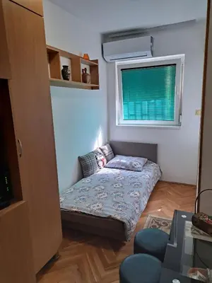 a small room with a bed in the corner at Apartman Mirka 2 in Karaburma