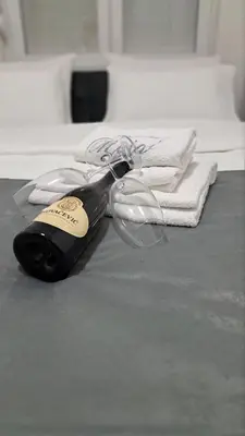 a bottle of toothpaste and towels on a bed at Maja 2 in Ruma