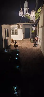 a view of a patio at night with a house at Apostolovic kuca kulturni spomenik u centru Grocke in Grocka