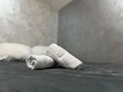 a towel laying on the floor in a room at GM Apartman Obrenovac in Obrenovac
