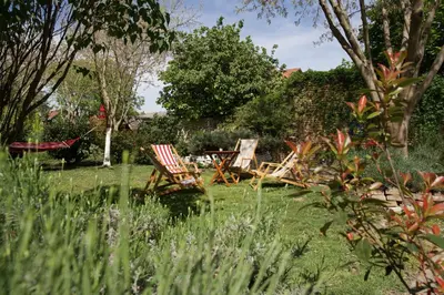 two chairs and a table in a garden at Kuća za odmor u Banatu in Debeljača
