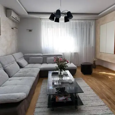 Apartment 32