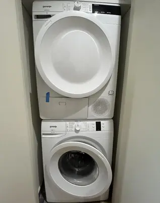 a washing machine and a washer in a room at Belgrade Waterfront Lux Studio Apartment in Belgrade