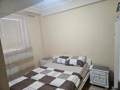a small bedroom with a bed and a window at Relax 2, sa parkingom in Obrenovac