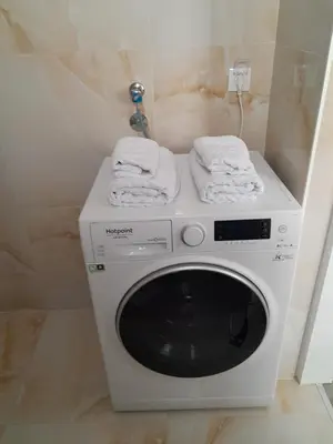 a white washing machine with towels on top of it at Nemanjina Centar in Pančevo