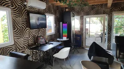 a restaurant with a black and white patterned wall at Kuća za proslave i odmor ZMAJEVO GNEZDO in Pe°ani
