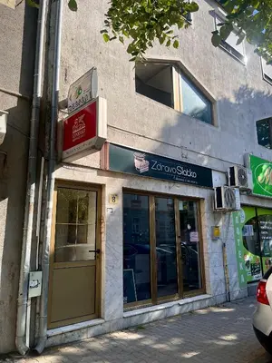 a store front of a building with a sign on it at Apartman Maki in Pančevo
