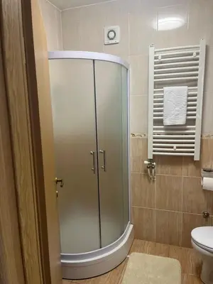 a glass shower in a bathroom with a toilet at Maja lux in Ruma