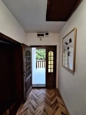an empty room with a door and a hallway at Kosmajski Beg: Vaša privatna vikendica sa bazenom in Nemenikuće