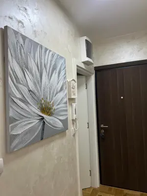 a painting of a flower on a wall next to a door at Stan na dan, Beograd-Žarkovo in Žarkovo