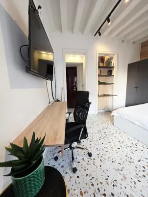 a room with a desk and a chair and a bed at Central Studio 531- Pedestrian Zone Belgrade in Belgrade