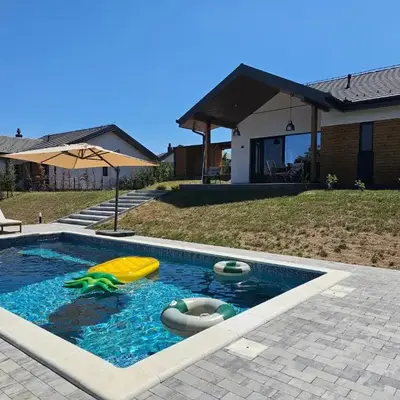K42 pool house