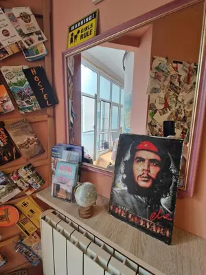a mirror in a store with a picture of a man at HostelChe Hostel in Belgrade