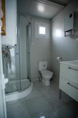 a bathroom with a shower and a toilet and a sink at Seosko turističko domaćinstvo Tisa i Begej in Kni°anin