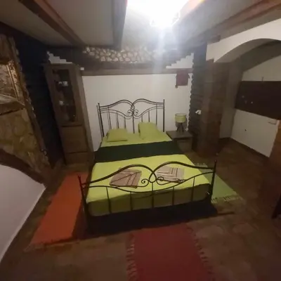 an overhead view of a bedroom with a bed at Etno selo Smederevo PEPE- Serbia in Landol