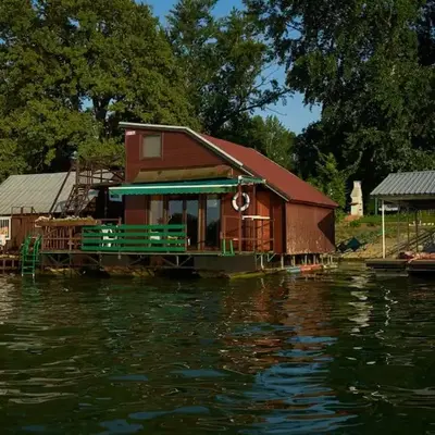Homey house boat