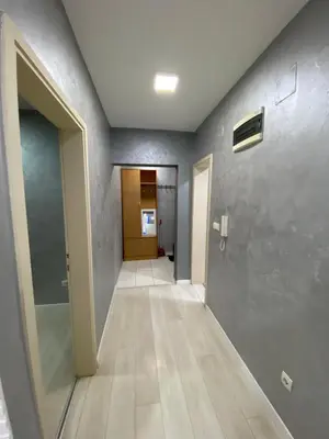 a hallway of an office with a door and a hallway at Infinity Apartman Obrenovac, sa parkingom privatnim in Obrenovac