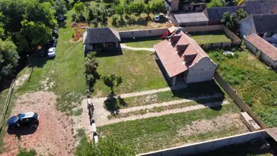 an aerial view of a yard with a house at Tamiški mir in Staji°evo
