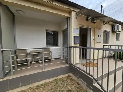 a balcony of a house with a railing at Prenoćište Lana 2 in Novi Banovci