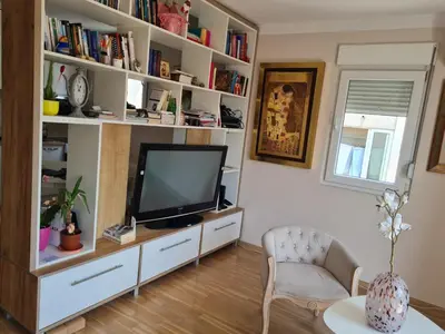 a living room with a television and a chair at Kutak na Lekinom brdu in Vračar (historical)