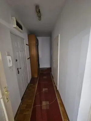 an empty room with a hallway with a door and a hallwayngth at Stan na karaburmi in Rospi Ćuprija