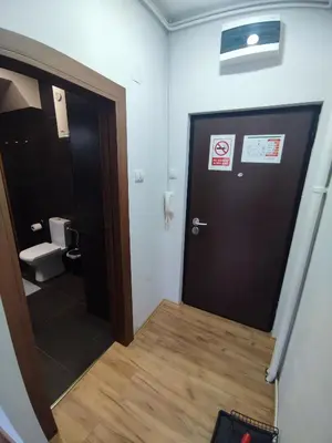 a bathroom with a door with a toilet at Apartman Vista Centar in Smederevo