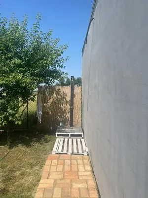 a concrete wall with a bench next to a fence at Lokal za zurke, slavlja i rodjendane in Pećinci