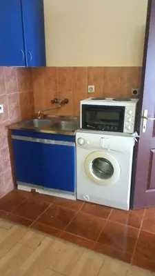 a kitchen with a washing machine and a sink at Nina Lili in Mirijevo