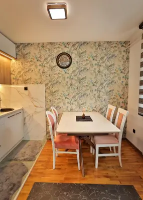 a dining room with a table and chairs at Malisic apartmani Vračar in Vračar (historical)