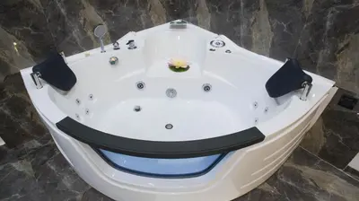 a bath tub with a face painted on it at New Moment Lux in Žarkovo
