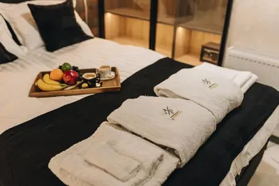 a tray of fruit and towels on a bed at Apartman Premijer 2 in Čukarica