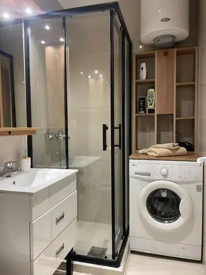a bathroom with a washing machine and a washer at Apartman Silver Bg in Kneževac