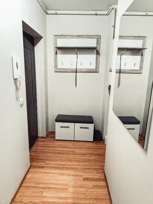 a room with white walls and a wooden floor at Apartman Đul in Mladenovac