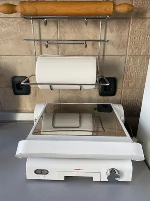 a close up of a food scale in a kitchen at Prostrani dupleks u istorijskom centru grada Anna in Belgrade