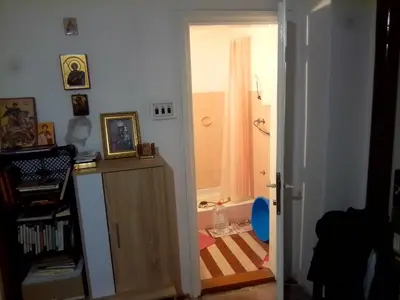 a room with a door open to a room with a window at Teranuovo in Belgrade