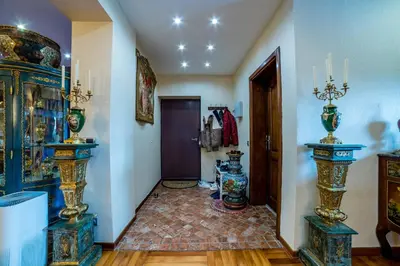 a hallway with two vases on pillars in a room at Alrawda Resort in Risti°i